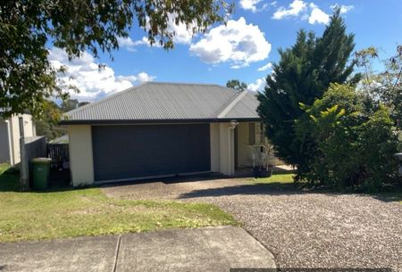 Spacious Family home close to schools - Photo 5