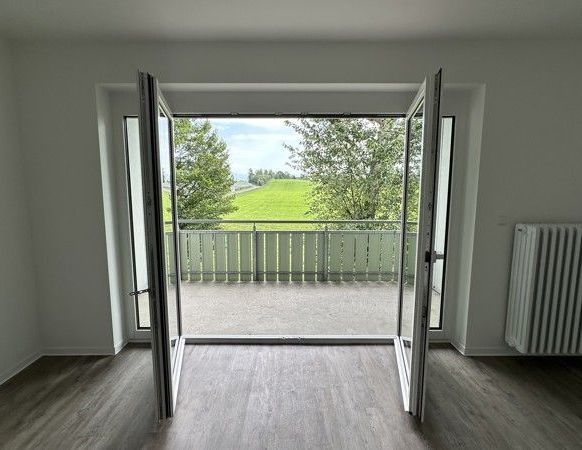 2. OG / 4 Zimmer mit Balkon ab Dezember (frisch saniert) - Foto 1