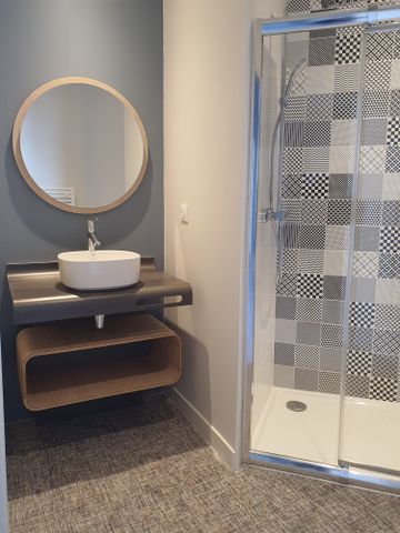 Location Appartement 2 pièces 49m² LA ROCHELLE 17000 - Photo 2