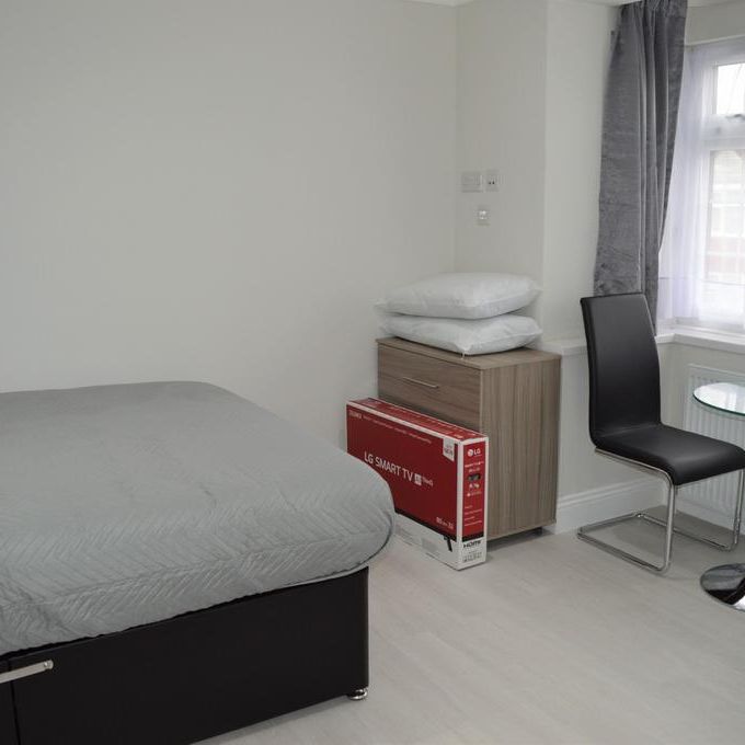 Studio to rent - Photo 1