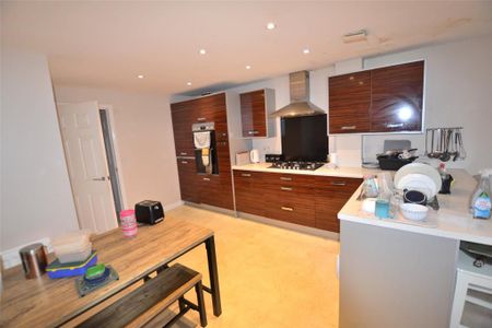 4 bedroom terraced house to rent - Photo 4