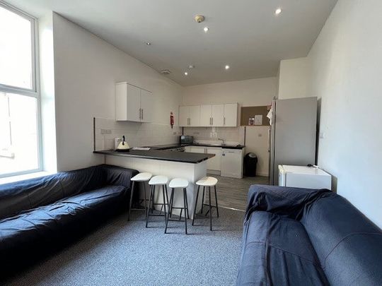 8 Bedroom | Flat 6, Richmond Lodge, PL4 6HN - 8 Bed! - Photo 1