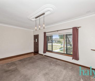 Retro Charm - Photo 1