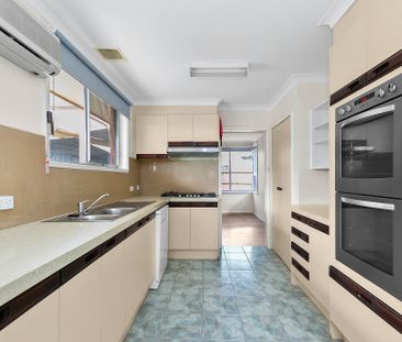 9 Lobelia Court, Blackburn North - Photo 4