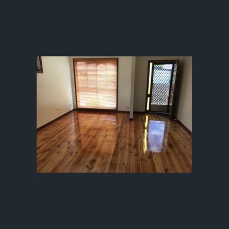 LOCATION LOCATION LOCATION WALKING DISTANCE TO COBURG STATION AND 5 MINS TO SYDNEY RD SHOPPING HUB. - Photo 4