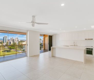 TOP FLOOR RENOVATED APARTMENT WITH BREATHTAKING VIEWS - PET FRIENDLY - Photo 4