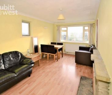 4 bedroom semi-detached house to rent - Photo 4