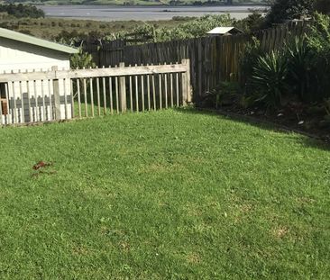 Three Bedroom Family home with views - Photo 4