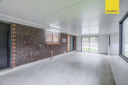 RENOVATED 3 BED HOME + TWO EXTRA BATHROOMS + DOUBLE BAY SHED! - Photo 4