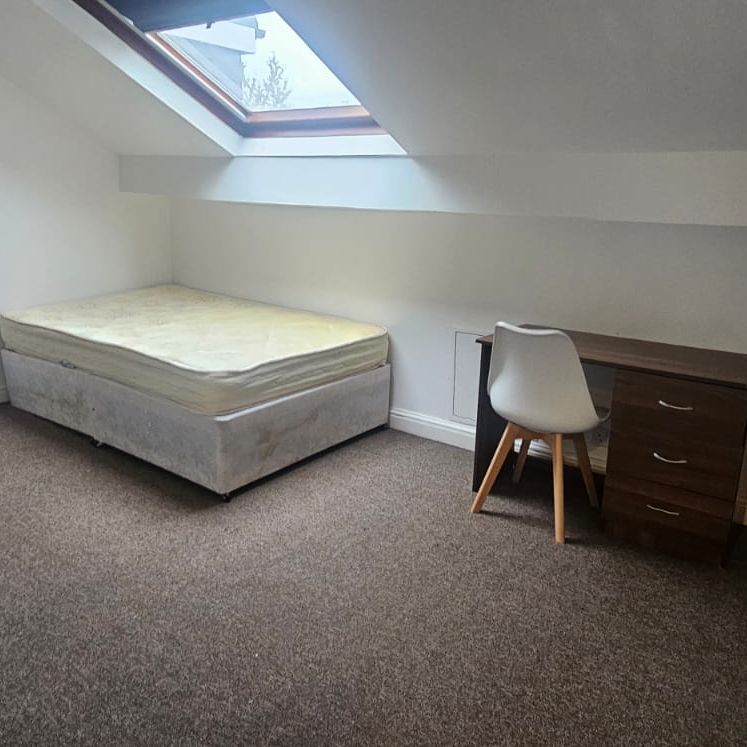 6 Bed - 7A Cross Chapel Street, Headingley, Leeds - LS6 3JE - Student - Photo 1