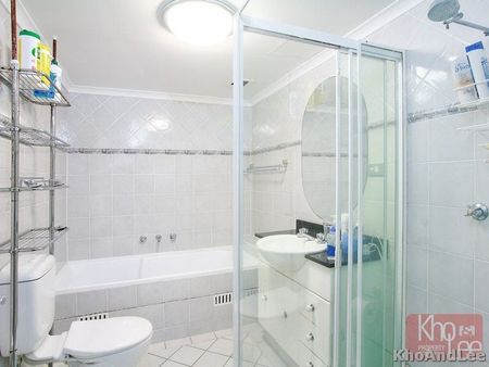 MODERN ONE BEDROOM APARTMENT - Photo 4