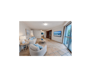 Beachfront Ground Floor Unit – Pool, Park & Private Courtyard - Photo 5