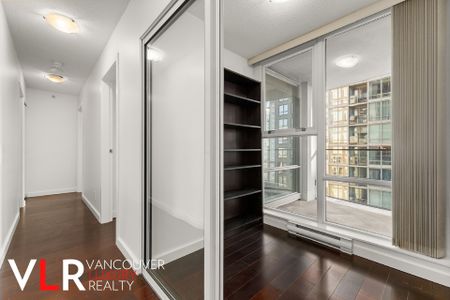 Condo in Downtown Vancouver, BC - Photo 5