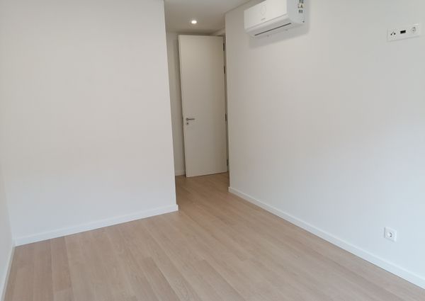 Fantástico Apartamento T2 para Arrendamento na Amadora