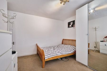 Goodwyn Avenue - Photo 3