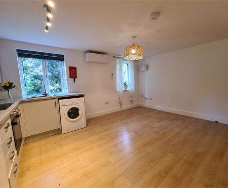 Flat 11, Whitehall, Coppingford Road, Sawtry, Huntingdon - Photo 4