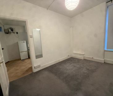 Temple Dwellings, Temple Street, London E2 - Photo 3