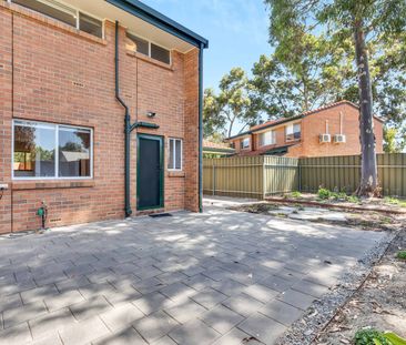 Private Townhouse in Convenient Location - Photo 3