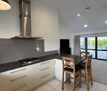 FOUR BEDROOMS - PAPAMOA - Photo 3