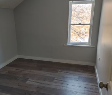 1368 ATHOL 3 BEDROOMS - Photo 4