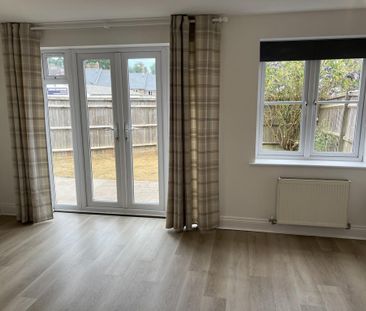3 bedroom end of terrace house to rent - Photo 1