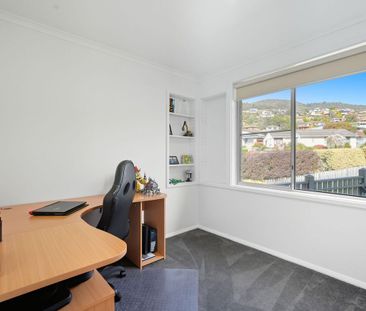 Well Presented Three Bedroom family Home - Photo 1
