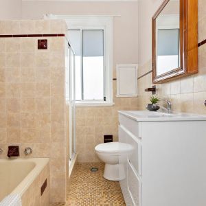 Modern Family Living in a Premier Epping Position - Photo 2