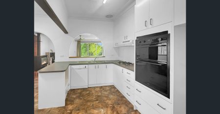 BEAUTIFUL FAMILY HOME IN PEACEFUL LOCATION - Photo 4