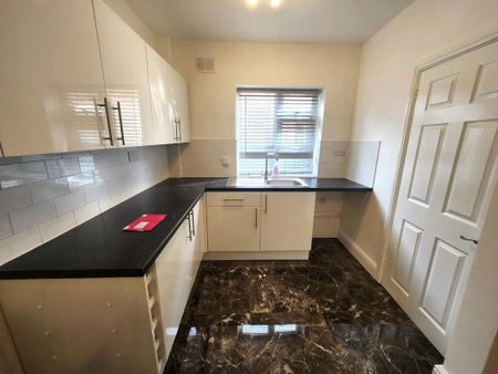 3 bedroom semi-detached house to rent - Photo 3