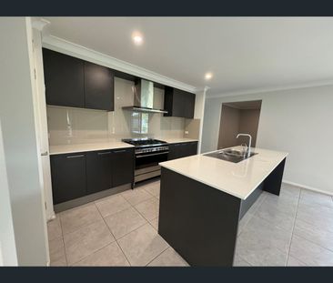 33 McKeachie Drive, Aberglasslyn, NSW 2320 - Photo 3