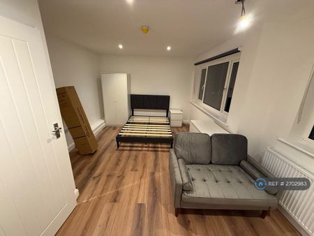 1 bedroom in a house share to rent - Photo 3