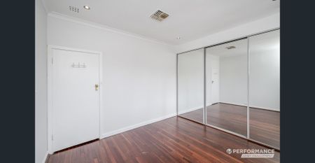 Contemporary Charm with City Proximity - Photo 3