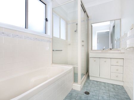 1/2 Sampson Place, Figtree NSW 2525 - House For Rent | Domain - Photo 5