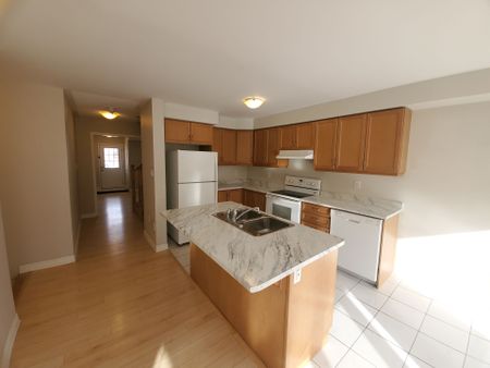 For Lease - 47 lothbury Drive, Brampton, Ontario - Photo 4