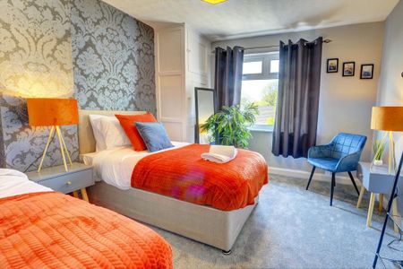 4 bedroom terraced house to rent - Photo 5