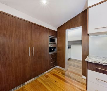 SHORT TERM LEASE AVAILABLE - LARGE HOME, FULL BLOCK!! - Photo 5