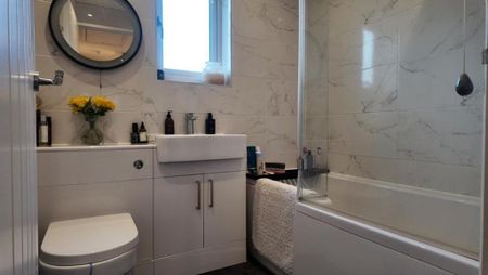 3 bedroom terraced house to rent - Photo 5