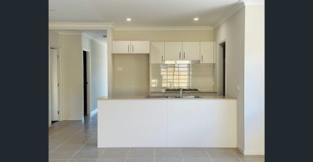 Great family home at Greenbank with every convenience you need - Photo 3