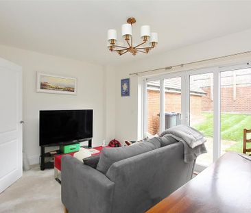4 bedroom semi-detached house to rent - Photo 5