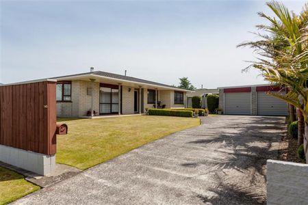 Three Bedroom Family Home in Highlands Park - Photo 3