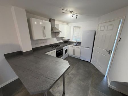 3 bedroom semi-detached house to rent - Photo 4