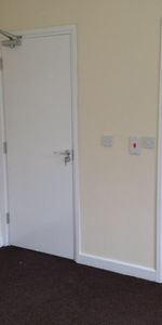 1 bed Studio - To Let - Photo 3