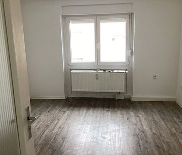 Renovierte 2-Zimmer-Wohnung mit Balkon sucht nette Mieter - Photo 1