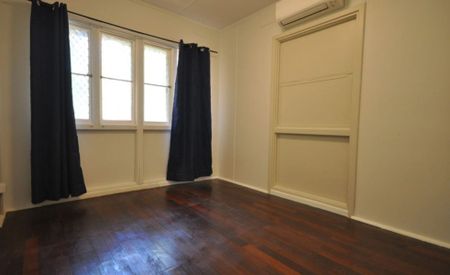 BEAUTY ON BAYMAN - 3x1 + Walk to Beach - Photo 2