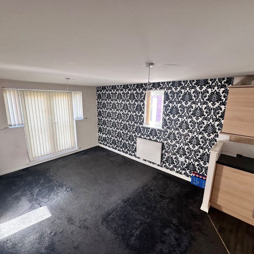 2 Bed Flat, Signet Square, CV2 - Photo 1