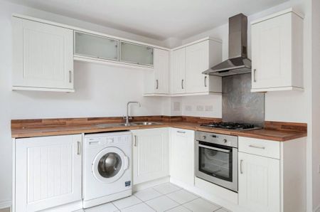 1 Bedroom Flat / Apartment - Winton Close, Winchester - Photo 2