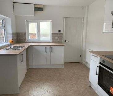 2 bedroom semi-detached house to rent - Photo 2