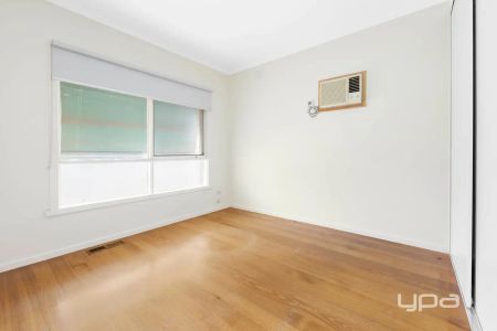 “Charming Family Home for Rent in Sunshine West” - Photo 5