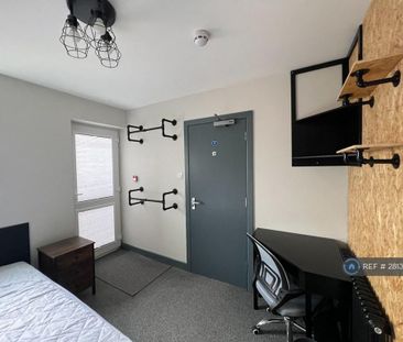 1 bedroom in a house share to rent - Photo 3