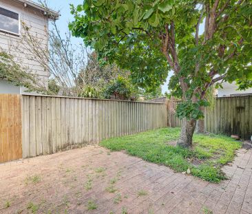 Charming Two Bed Plus Study Semi In Heart of Greenwich - Photo 6